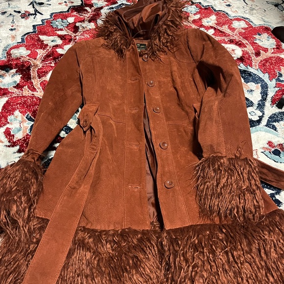 Beautiful like new 100% Genuine Suede Leather Camel Brown Coat with faux fur. - Picture 5 of 6